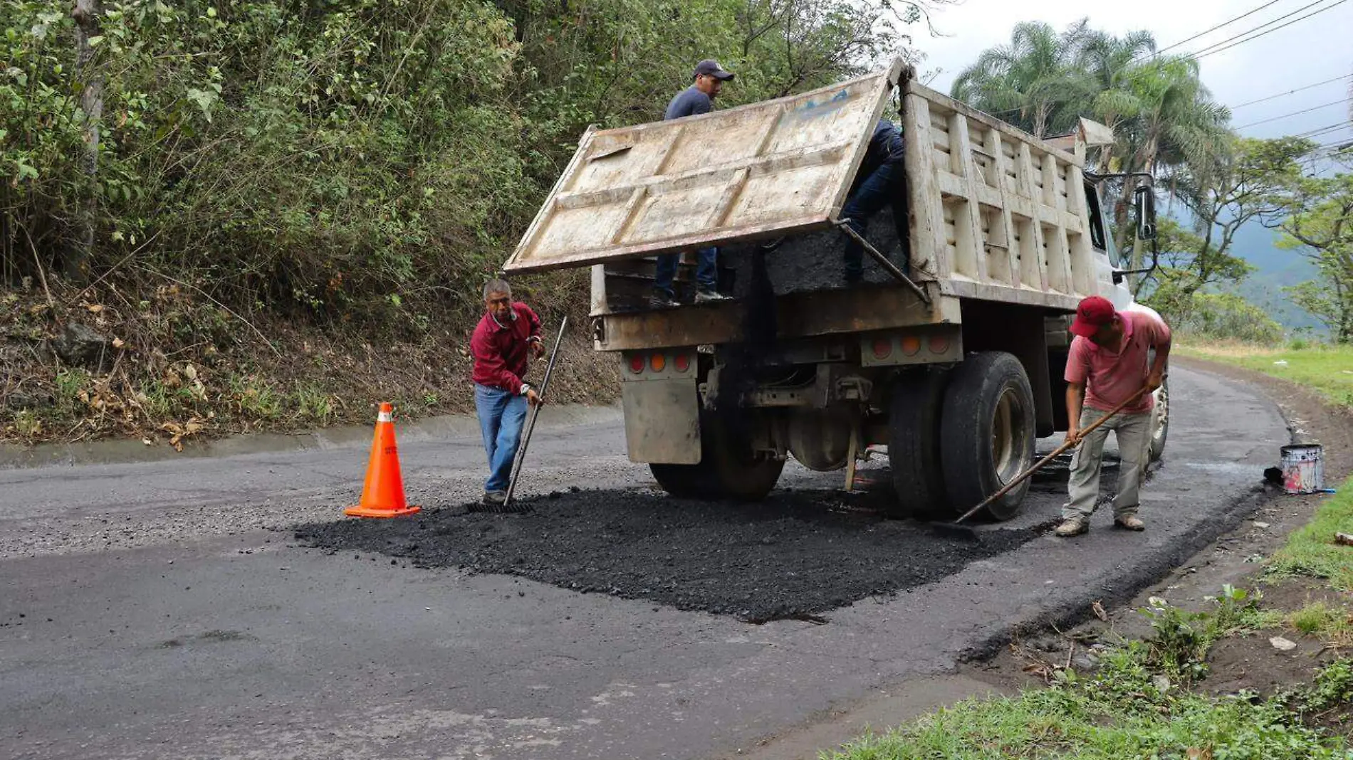 Maneja con precaución, Protección Civil limpiará cunetas de carretera Ixtac-Fortín